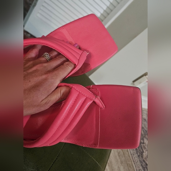 ASOS DESIGN Wide Fit Herring padded Toe Thong Heeled Sabdals. Neon Pink.NWOT - Picture 14 of 16